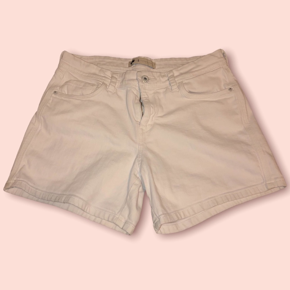 Retro Levi’s White Jean Shorts